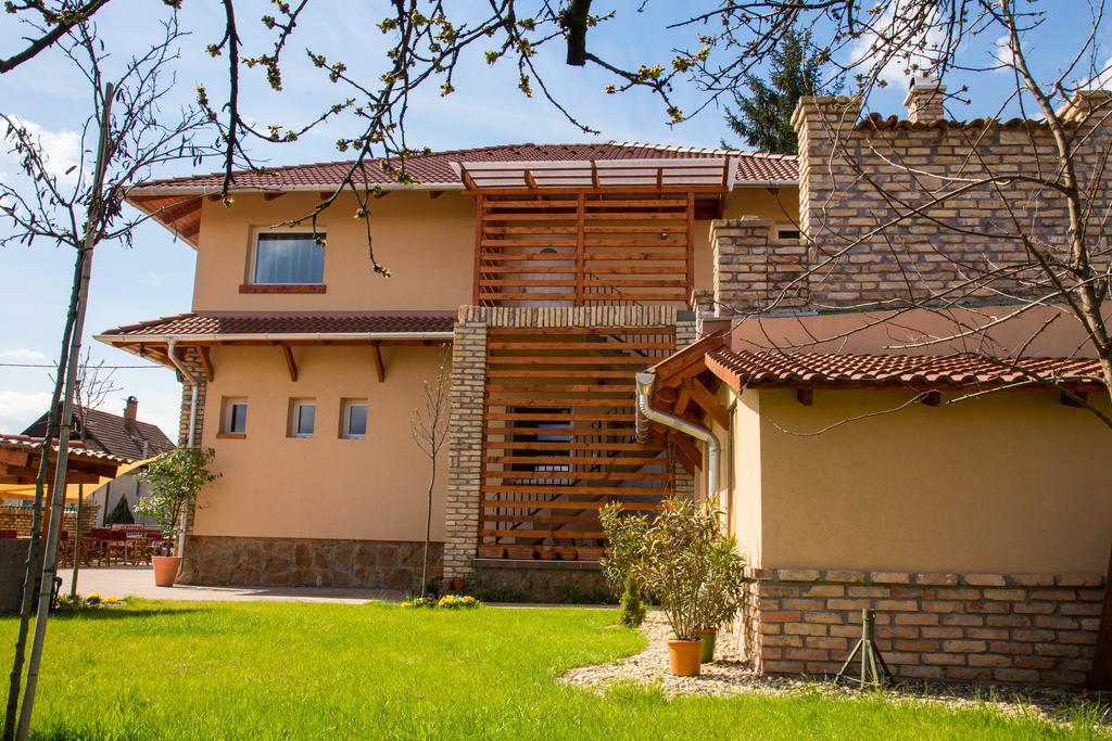 Toscan Panzio Gyál Exterior foto